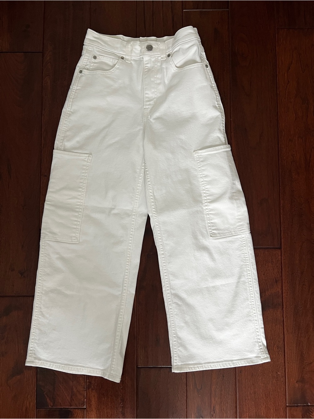 Levi’s White High-Rise Wide Leg Crop Cargo Pants - Size 24